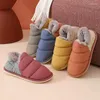 Chaussures décontractées pantoufles chaudes à la maison mous confortables femmes chambre intérieure dames féminines chaussures femelles glissa sur des plats coton 2024