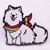 Broşlar sevimli küçük beyaz samoyed köpek ile renkli eşarp sert emaye pin kawaii hayvan rozeti broş için broş takı aksesuarları hediyeler hediyeler