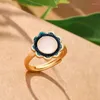 Cluster ringen klassiek ontwerp brede bloem oud goud vaartuig voor vrouwen email luxe natuurlijk een jade retro -stijl sieraden verstelbaar