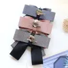 Brosches Korean tyg Bow Tie Rhinestones Pearl Taseel Flower for Women College Style Shirt Collar Pins Luxulry Smycken