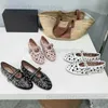 Scarpe casual Nuovo stile Domande Flat Shoe Flave Casual e comode mocsins primaveri e estate Hollow Mary Jane Ballet Shoe T240419