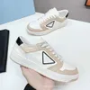 Sapatos casuais Spring Spring Men's Women's Cowhide Board Liting Up Youth Trendy Light Luxury Breathable Running