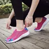 Fitness ayakkabıları örgü açık yaz nefes alabilen koşu ışık kayması üzerinde düz rahat kadın spor ayakkabılar kadın zapatillas mujer