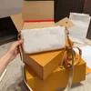 24SS Luxe ontwerper Damesontwerpster Pure Leather White Camel Bag Dames Handtas Schoudertas Crossbody Tas Onderarmtas Strap Verwijderbaar 24 cm