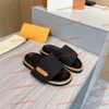 Top Designer Men Velcro Slippers Couple de mode Slippers Hotel Douche Summer Place Sandales Flat Sandales Décroasées Slippers 35-45 avec boîte