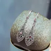 Boucles d'oreilles en peluche inutile