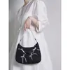 Sacs à bandouliers Femelle 2024 Tide Fold Butterfly Baguette Pearl Handbag Messenger Personnalité Bowknot Tempérament