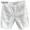 Hongkong Style All-Match Match Broy White Risped Denim Shorts Mens Straszna modna letnia ogolona przycięte spodnie 240408