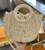 Sac fourre-tout tissé à l'herbe de concepteur Mini sac à main tissé sac à main de plage pour la plage de la plage extérieure sac à crampe croix de corps sac à main