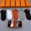 Veelkleurige modeontwerper Mens Socks L vrouwen mannen Hoogwaardige katoen All-match klassieke enkel Ademend Gu Mixing Football Basketball Socks Wholesale V6