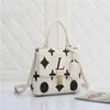 Tasarımcı Madeleine Koleksiyon Omuz Çantaları Marka Logosu Kabartmalı Çıkarılabilir Ayarlanabilir Strap Greated Deri Crossbody Çantalar Çantalar Lüks