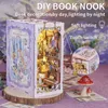 3DパズルCutebee Book Nook Bookshelfインサートミニチュアドールハウス3Dウッドパズルベッドルームブックエンドの装飾用LEDナイトライトブックハウス240419