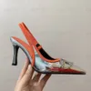 Metallisk spänne dekoration slingbacks pumpar spetsiga tår elastiska band remmar stilett klack sandaler kvinnor lyx designer lapptäcke denim skor kontor party skor