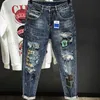 Heren jeans herenjeans gebroken taps toelopend gescheurd met gedrukte broek grafische retro Koreaanse mode gescheurde slanke fit man cowboy broek ontwerper gaten t240419