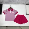 Popüler Bebek Trailtsits Kızlar Kısa Kollu Takım Çocuk Tasarımcı Kıyafet Boyut 120-160 cm Yaz Polo Gömlek ve Şort 24 Nişan