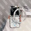 Samsung Phone Case Fit zflip3 zflip4 Zflip5 Classic MultiColour Printed Phonecase Поставляется с браслетами.