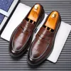 Chaussures décontractées pour hommes en cuir véritable en cuir de mode Fashion Party Modèmes de mariage Mocasins Men Slip-on Light confortable Driving Flats