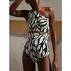 Kvinnors badkläder 2024 One Shoulder Fashion Printed Bikini och täcker kvinnor Hög midja Tvådel baddräkt Lyxbaddräkt strandkläder