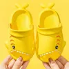 Sandales Enfants Sandales Kids Cartoon Shark Summer Toddler garçons filles Soft Sole Baby Chaussures Anti-Slip Slippers 240419