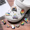 Anime charms groothandel jeugdherinneringen lgbt regenboog liefde grappige cadeau cartoon charmes schoenaccessoires pvc decoratie gesp soft rubber clog charmes