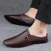 Lässige Schuhe Ultraleichte Leder Mules Herren halbe 2024 Pantoffeln Männer handgefertigt atmungsaktiv auf Schuhen