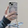 Étui floral à papillon de luxe pour iPhone 15Promax 15pro 14 13pro 12 Lentilles d'impression en cuir tpu quatre coins anti-marchant avec une écharpe en soie