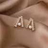 Boucles d'oreilles 2024 Fashion Femmes Élégante Une lettre Zircon Pearl incrusée Tempérament sexy Party Jewerly