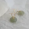 Kolczyki Dangle Round White/Zielone Naturalne Hetian Jade Drope For Women Biżuteria 2024 na uszach