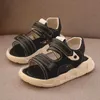 Sandalen Baby Boy Sandalen GLIDES VOOR KINDEREN SCHOOT SOMMER Soft Lederen Lichtgewicht Flat Tieners Boys Sport Sandalen Kinderen Strandschoenen 240419