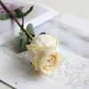 Fleurs décoratives 1pcs 2024 Vase artificiel pour la décoration de la maison Fire de mariage Roses rôties bords bouclés Bouquet de rose en soie de Noël