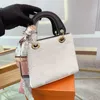 24SS Femmes Sacs en épreuve Diagonale en cuir en cuir en cuir en cuir de luxe Cartes de sac à main de luxe Holder Purse de portefeuille de voyage extérieur