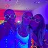 Decoração de festa 5pcs Light Up Glasses LED Colors brilha no material escuro de aniversário Favores de neon para crianças adultos