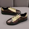 Scarpe casual uomini Black Club Party Man Lace Up Sneakers Genuina in pelle maschio Male Lac-up Flat Men's maschi