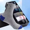 Chaussettes masculines 3 paires d'humidité respirante époustouflante athlétique pour les hommes et les femmes - la longueur de la cheville de conception brodée