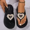 Slippare Storlek 36-40 Kvinnor 2024 Summer Fashion Leisure Heart Shaped Cool Flip Flop Indoor Flat Bottom Ladies Sandals