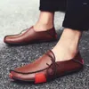 Sapatos casuais homens mocassins de couro mocassins feitos à mão confortável dirigindo tênis calçados de design de grife masculino