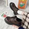 Klädskor brun vintage plattform lolita för kvinnor 2024 bekväm cosplay mary janes snörning oxford loafers casual college