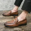 Chaussures décontractées Retro Luxury Chain brun Brogue Leather Men's Men's Brand Mandis Moccasin Flat Slipon Robe Men MJ-822