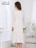 Kvinnors sömnkläder 19 Momme Natural Silk Nightgown Women Sexig V-ringning Elegant Vit Long Nightdress Nightwears For Ladies S5901