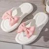 Koreaanse slik bowtie flip flops vrouwelijke zachte zool wolk slippers schoenen vrouw 2023 zomerplatform platte hakken sandaalglaasjes 240417