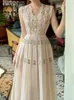 UCXQ Högkvalitativ Vacker V-ringad ärmlös Sweet Floral Embroidery Luxury Womens Dress for Female 2024 Spring Aummer 23A6715 240407