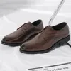 Zapatos informales Spring Venta de vestido de negocios para hombres Moda de moda Banquete de alta gama puntiaguda