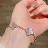 Hoogte -ontwerper Origineel Seiko Vancleff Five Flower Bracelet Lucky Flower dubbelzijdige armband 18K Rose Goud Rode Jade Chalcedony Titanium Hoge versie