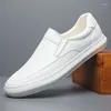 Chaussures décontractées Cuir masculin pour le printemps imperméable travail de luxe de luxe Sneakers pour hommes pour hommes