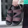 Sandalet Erkek Yumuşak ve Konforlu Erkek Sandal Terlik Modaya Düzenli All Maçlı Plaj Ayakkabı Suyun Kanıtı Erkekler için İki Yolu Giymek için