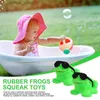 Sable Player Water Frog Frog Bath Toy 16pcs Small Green Floating Frog Toys Sunglasses Design Bathing Bathing Toys Sound Swim Tub Tyt pour plage L416