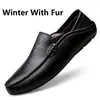 Повседневная обувь мужская зима с меховыми теплыми кожаными квартирами короткие плюшевые мужские кроссовки моды для моды zapatos hombre Большой размер 47