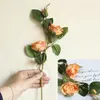 装飾的な花シミュレーションフラワーシングルローズデコレーションホームウェディングロードガイドPO小道具植物の壁の偽物