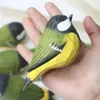 装飾的な置物木製の鳥の飾り北欧スタイルの木材彫刻アートデコレーションミニチュアアニマルクラフトチルドレンギフト