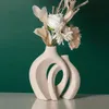 ホームデコマルン自由ho馬花瓶リビングルームブックシェルフ240415のためのホローノルディックモダンセラミック花瓶セット2